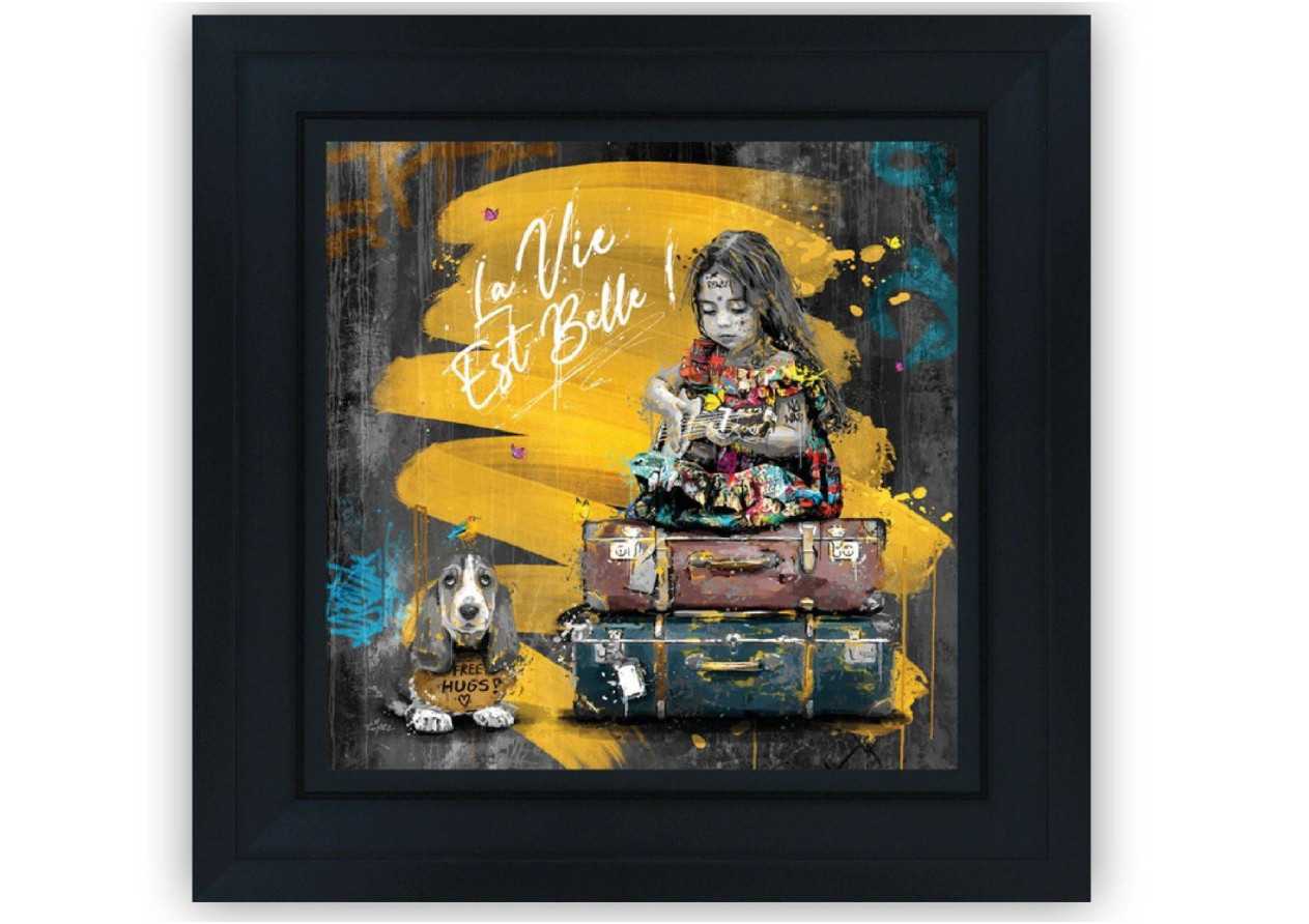 LA PETITE FILLE À LA GUITARE